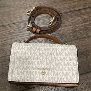 Michael Kors Cellphone Crossbody
